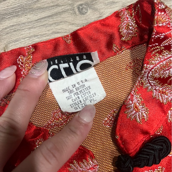 Red Dragon Pattern Top - Picture 4 of 4